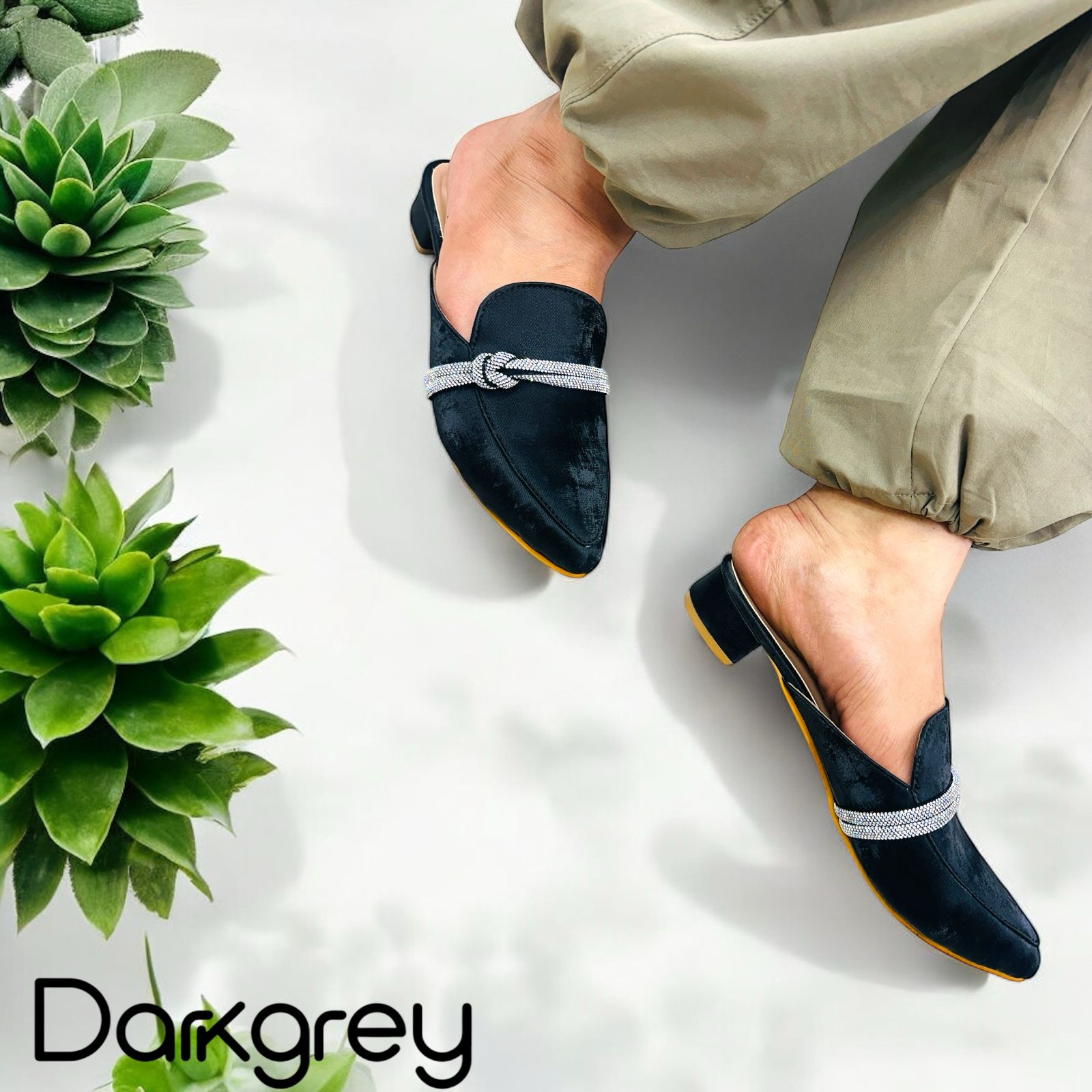 Beautiful clogs (B-132)Black